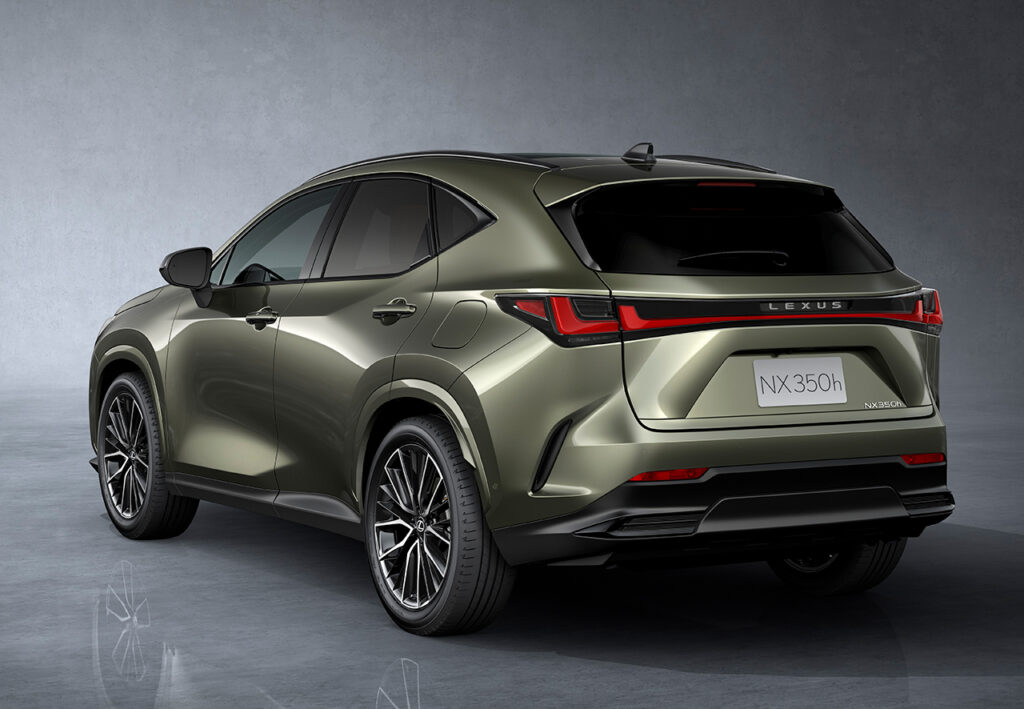 LEXUS NX350h リアビュー