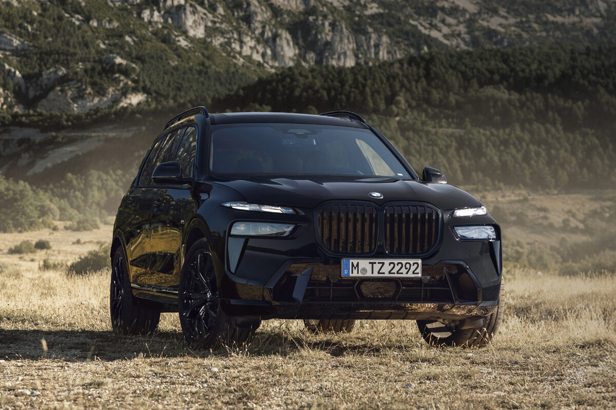 Mスポーツ・パッケージ・プロやBowers＆Wilkinsダイヤモンドサラウンドサウンドシステムなどを標準で採用したBMW X7の新モデルラインが登場