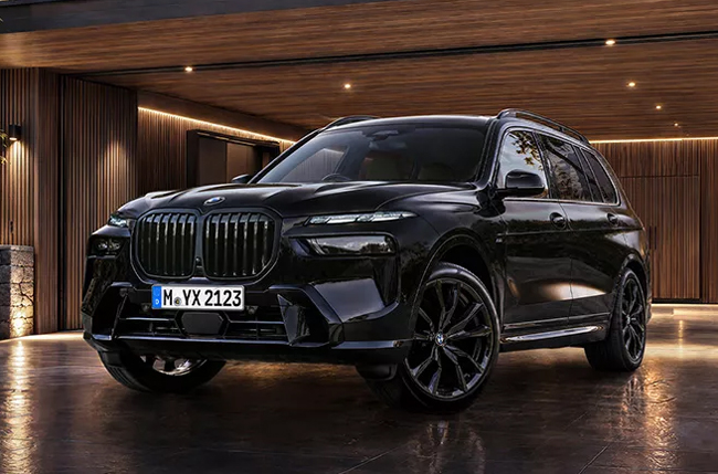 ▲BMW X7 xDrive40d Black Line 価格:1599万5000円 全長5170×全幅2000×全高1835mm ホイールベース3105mm 車重2570㎏ 乗車定員6名 WLTCモード燃費11.8km/リットル