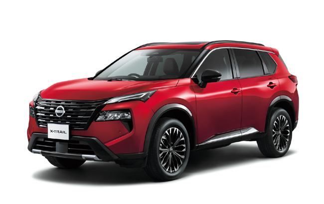 ▲日産エクストレイルG e-4ORCE 価格:495万円 全長4690×全幅1840×全高1720mm ホイールベース2705mm 車重1870kg 乗車定員5名 WLTCモード燃費18.1km/リットル ボディカラーはカーディナルレッド